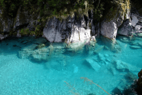 Image of the clear water in the Blue Pools