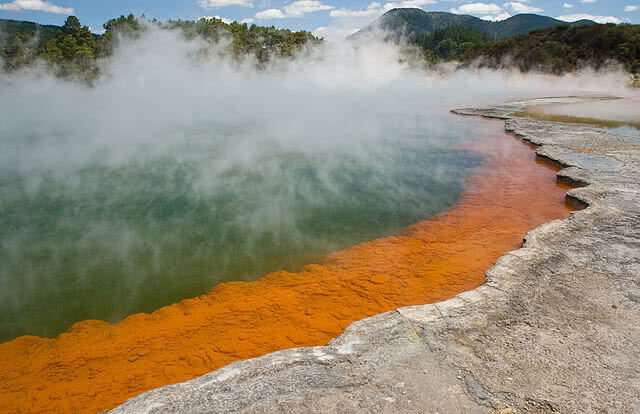 Image of the Champagne Pools at Wai-o-Tapu, Rotorua