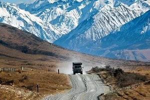 Hassle Free Tour bus on its way to Edoras