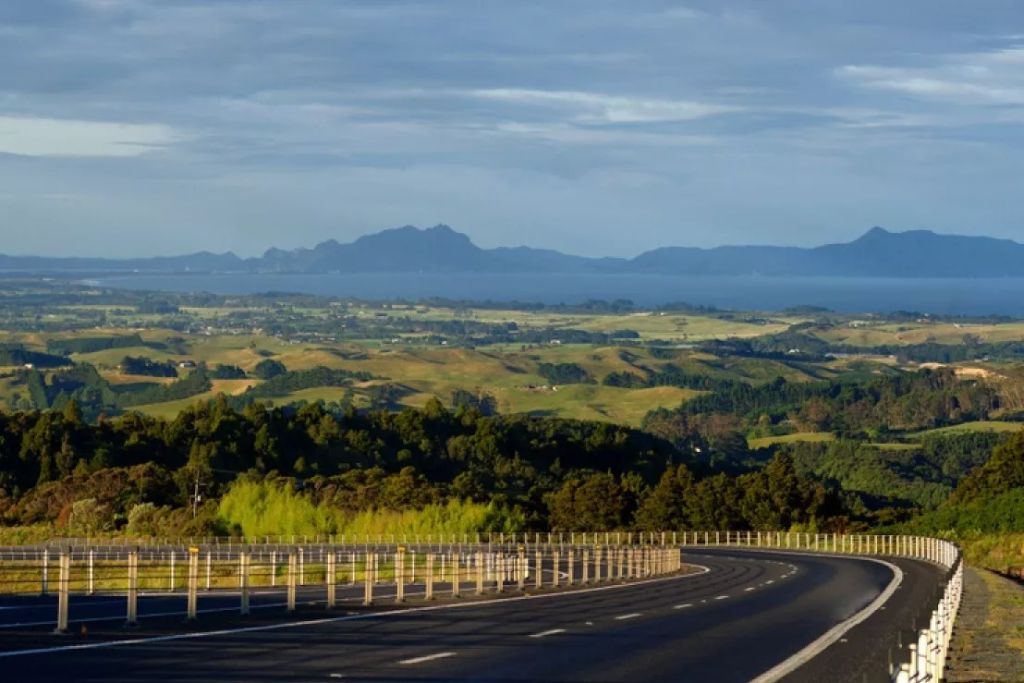 twin coast highway road in new zealand